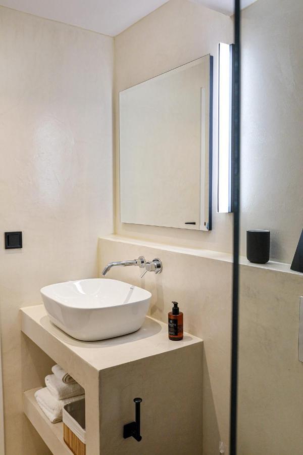 The First Key Luxury & Small Apartment In The Center Of 잰티 외부 사진