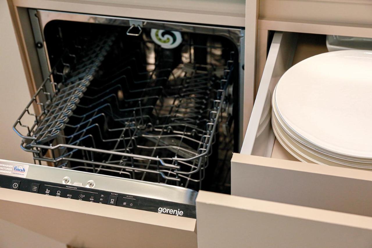 The First Key Luxury & Small Apartment In The Center Of 잰티 외부 사진
